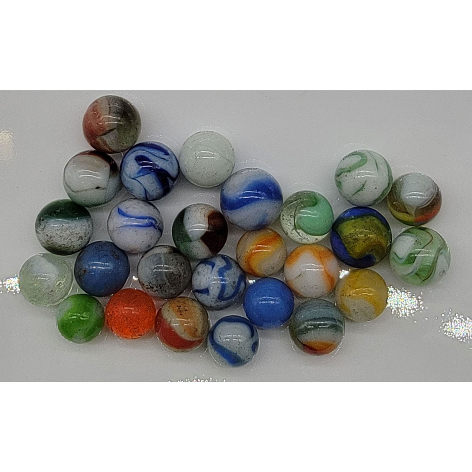 Grouping Of Vintage Marbles: Grouping Of Vintage Marbles