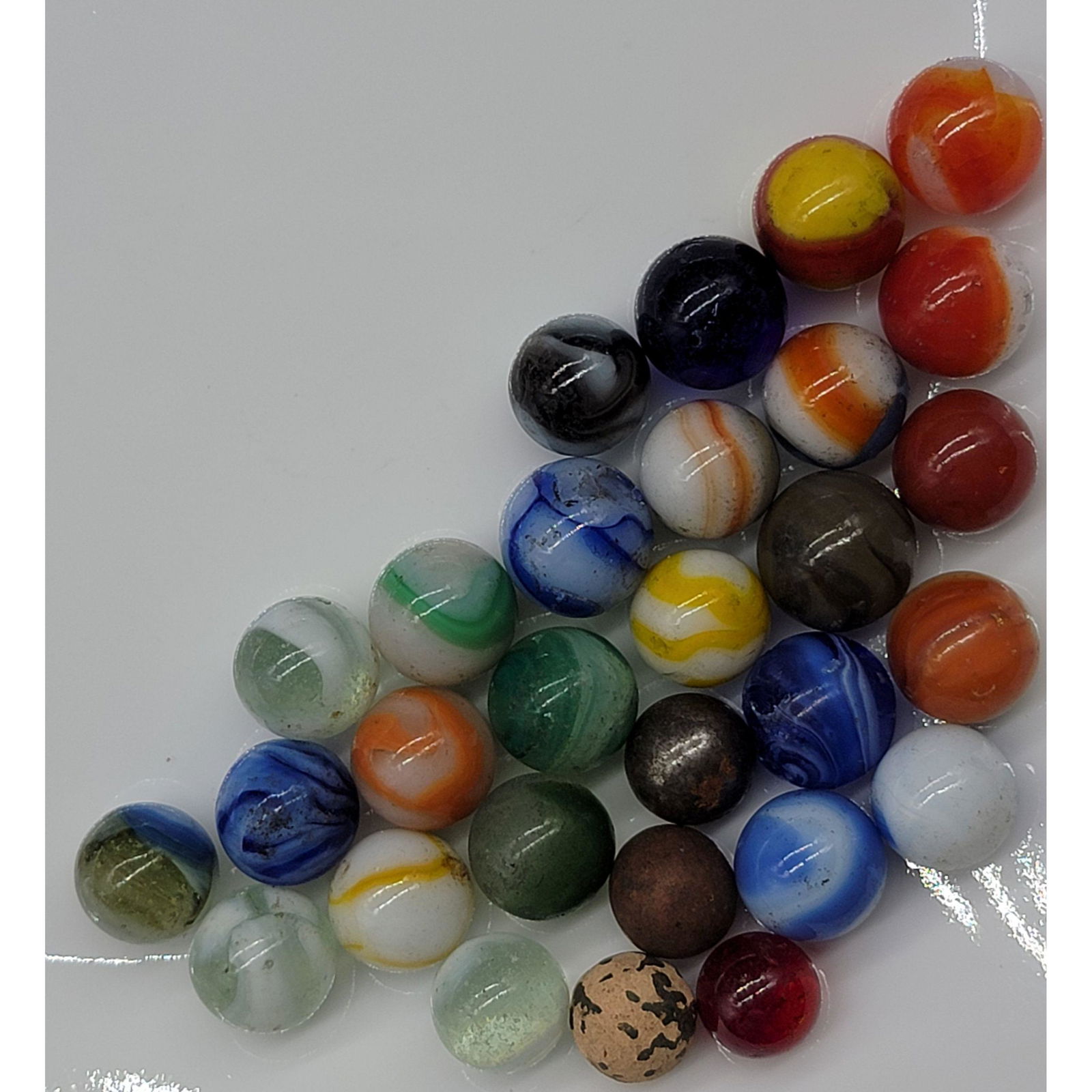 Grouping Of Vintage Marbles: Grouping Of Vintage Marbles