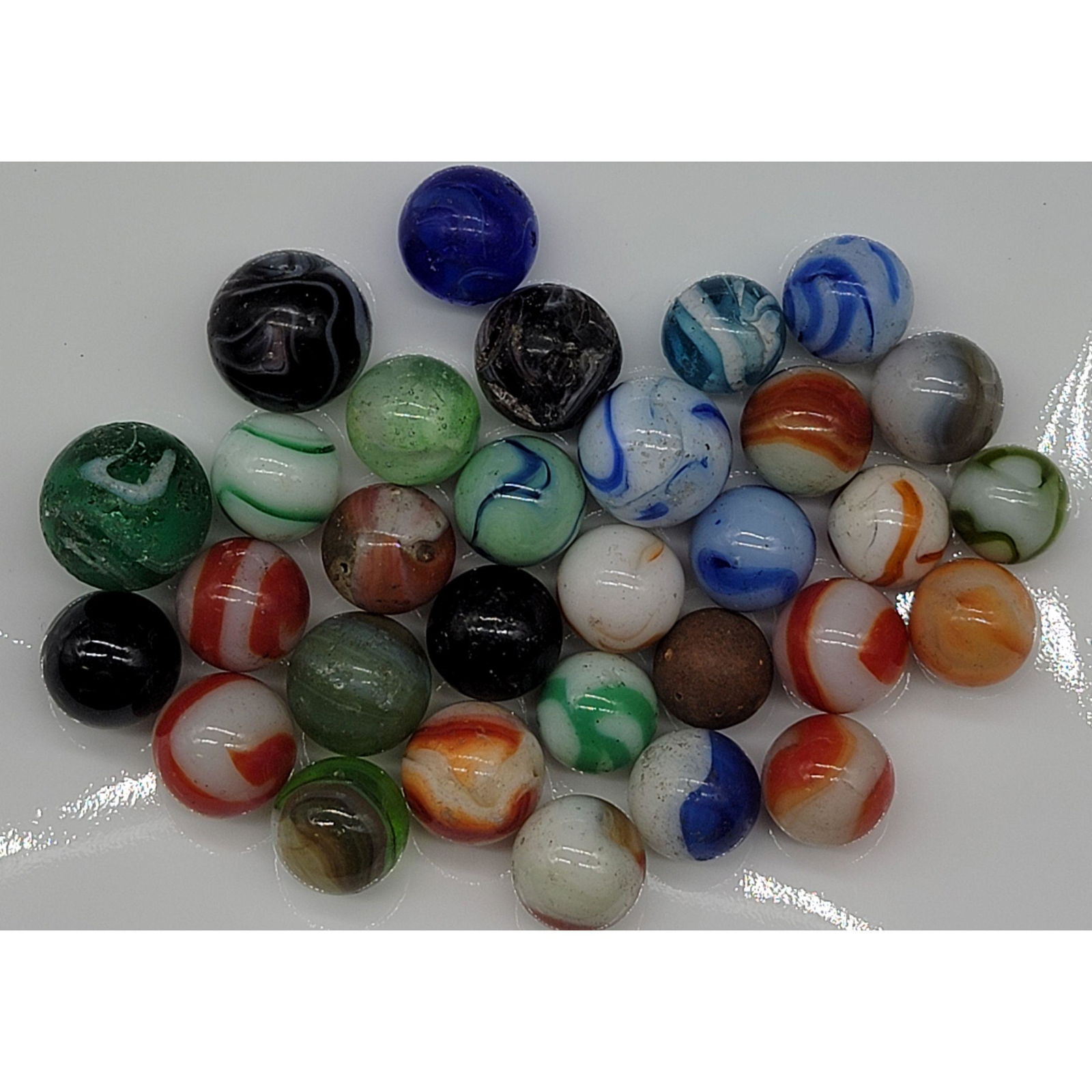 Grouping Of Vintage Marbles: Grouping Of Vintage Marbles