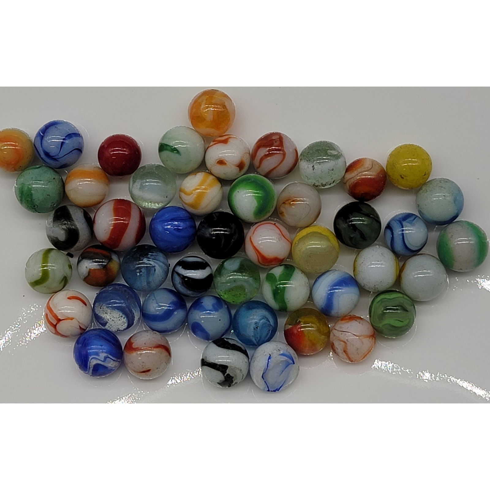 Grouping Of Vintage Marbles: Grouping Of Vintage Marbles