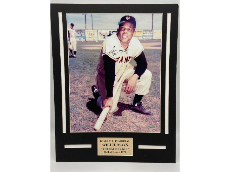 Vintage MLB Willie Mays Signed Photo W/ COA (1 of 6)