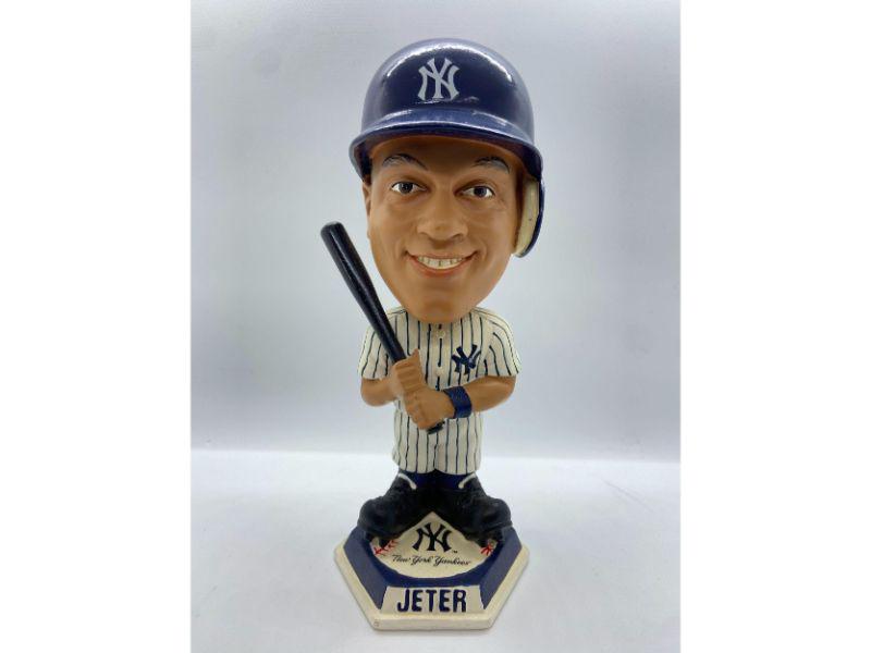 RARE DEREK JETER MLB NEW YORK YANKEES BOBBLEHEAD (1 of 3)
