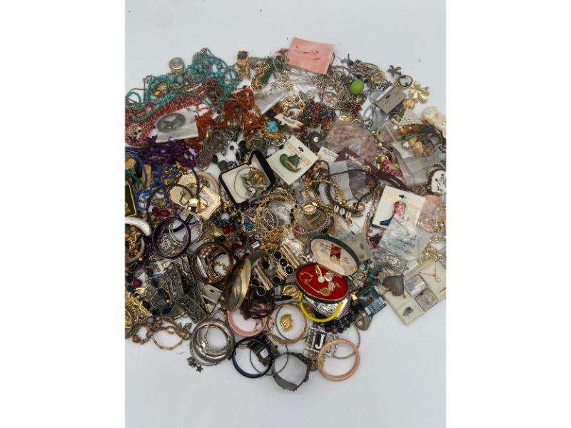 Large Vintage Lot Of Assorted Costume Jewelry (1 of 12)