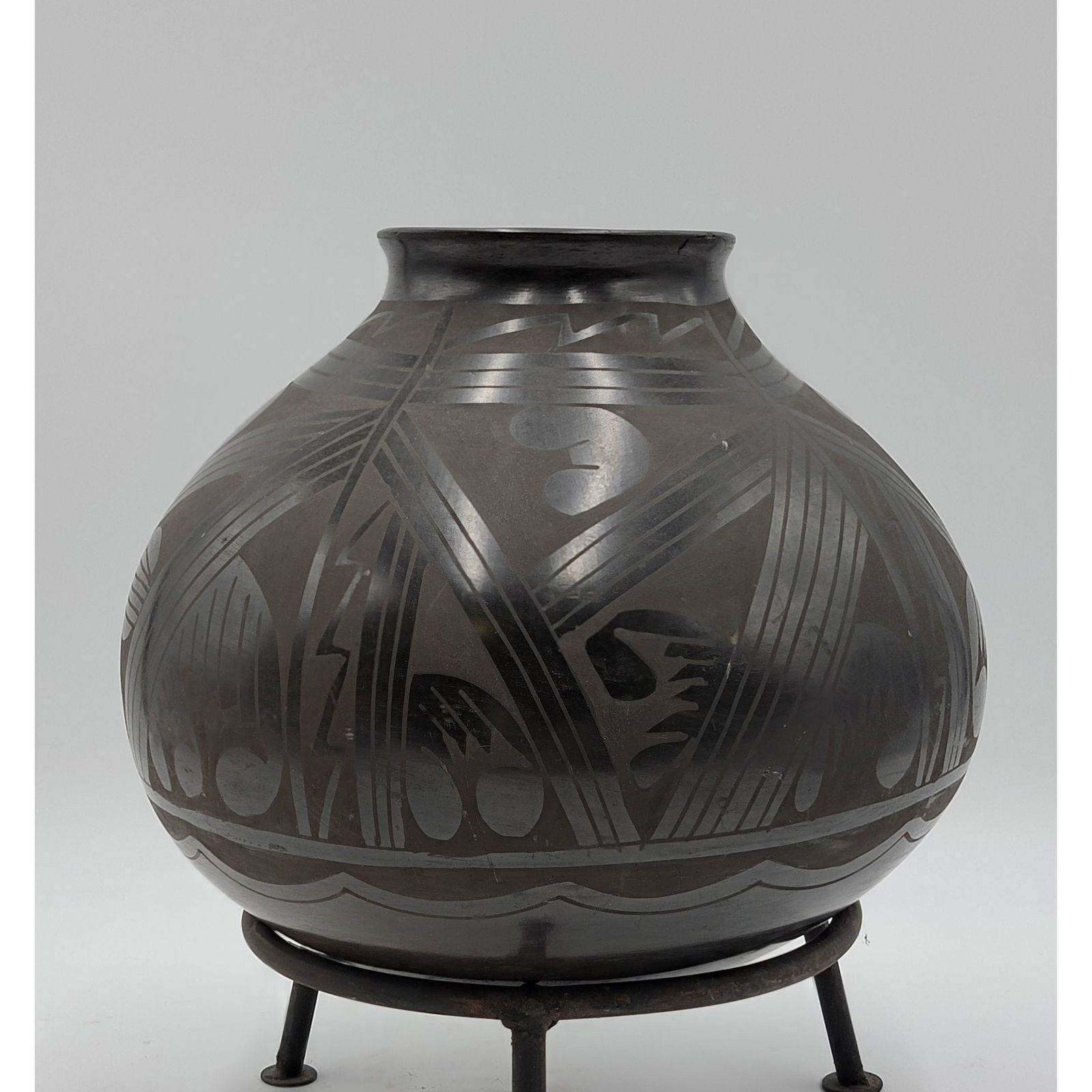 A Large Mata Ortiz Pottery Jar Signed (1 of 10)