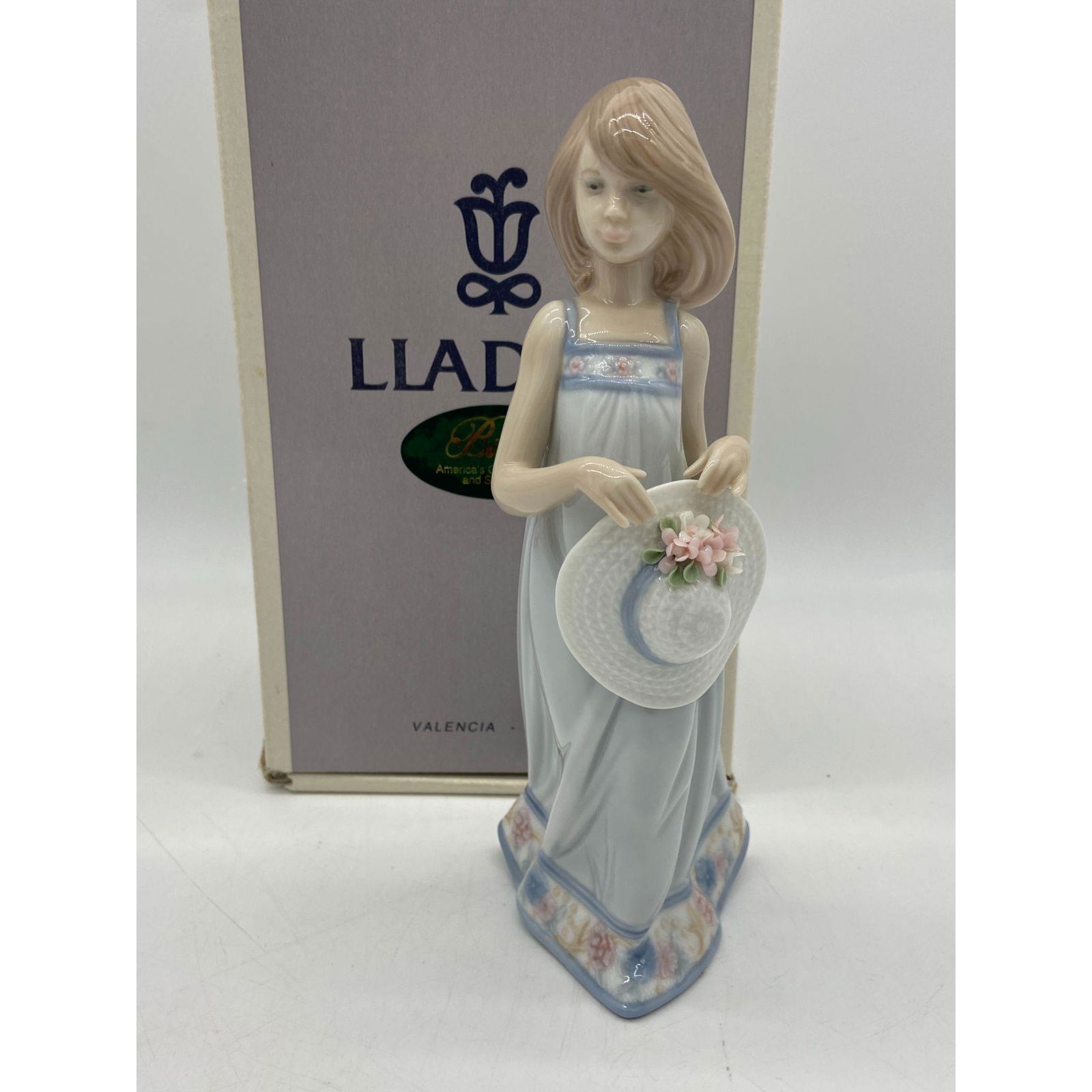 Vintage Lladro  "CATHY" Porcelain Figurine #5643 (1 of 11)