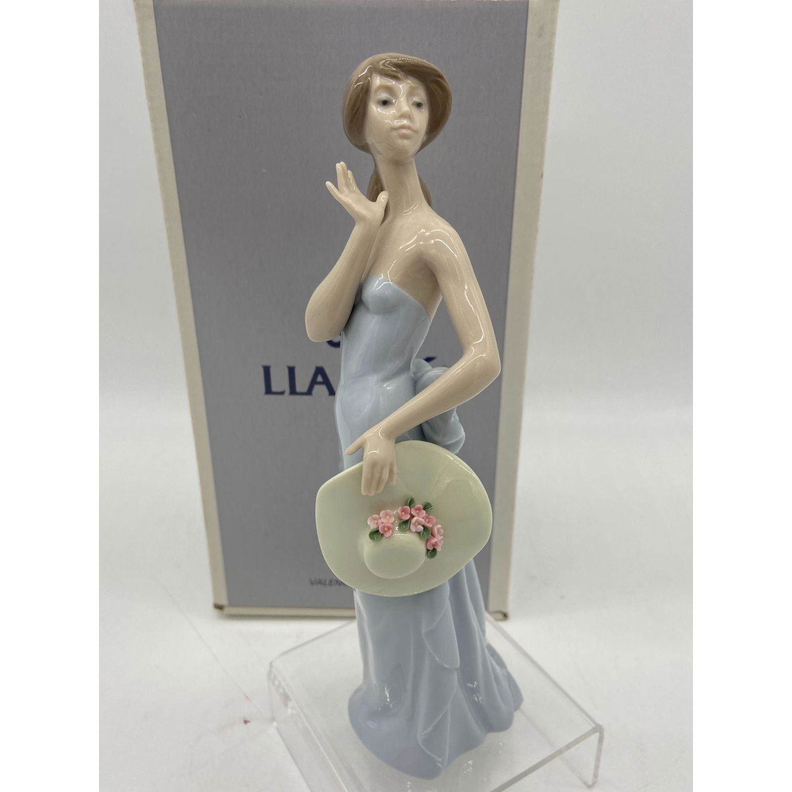 Vintage Lladro Porcelain Figurine "Coquette" #5599 (1 of 9)