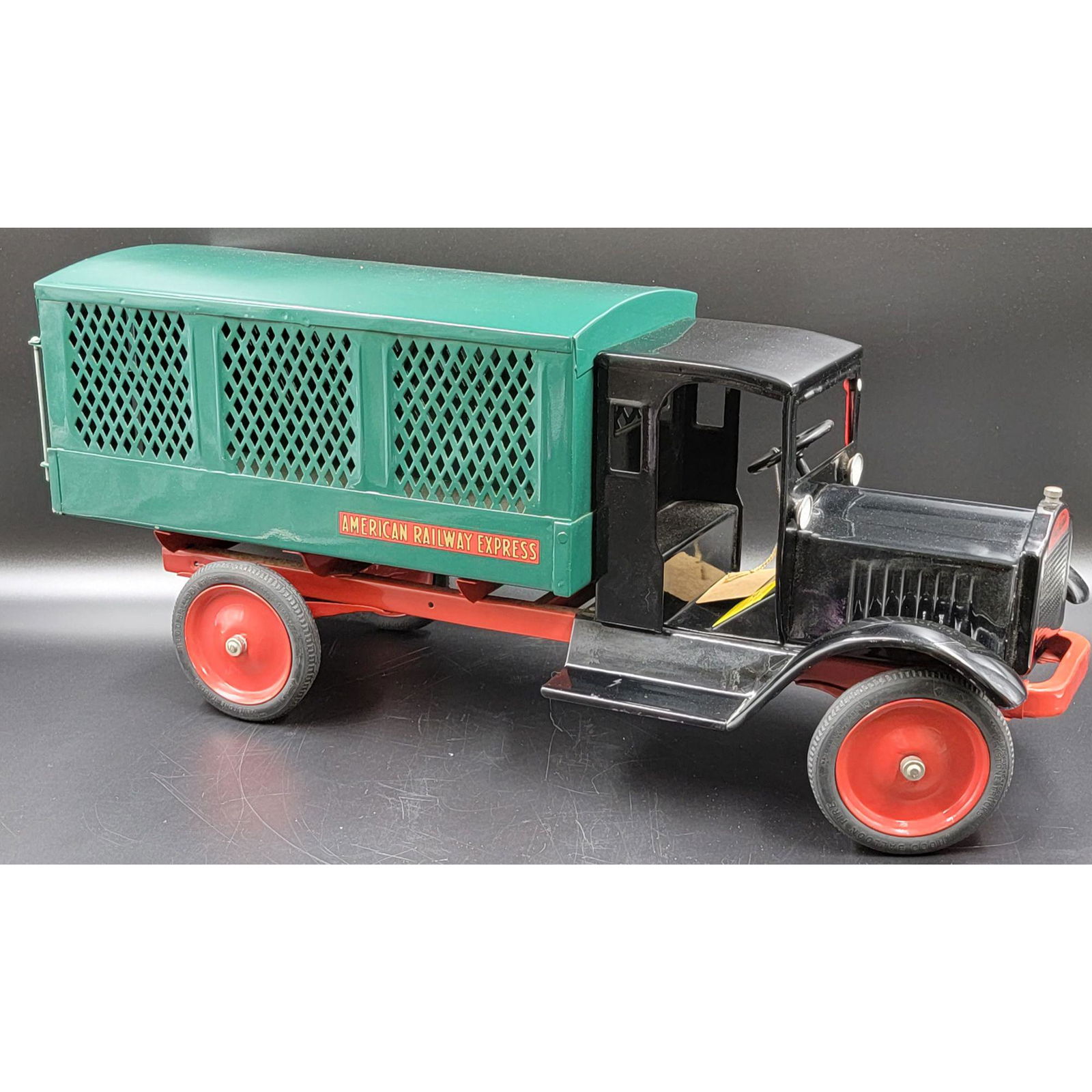 Pressed Steel Keystone American Express Railways Truck (1 of 15)