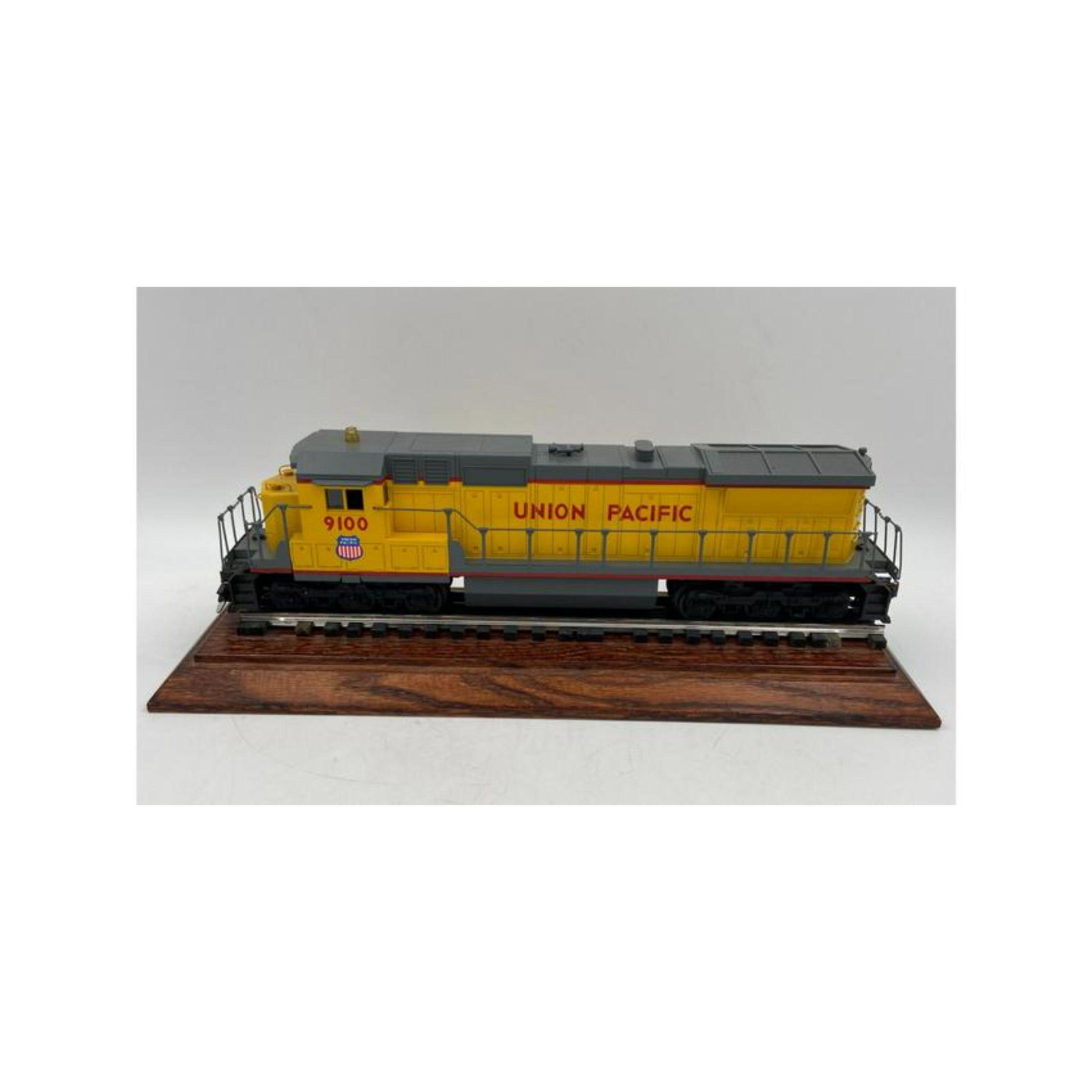 Lionel 18205 Union Pacific Diesel Locomotive On Track: Lionel 18205 Union Pacific Diesel Locomotive On Track. Please carefully read our terms of sale, shipping information, and request any condition reports or photos prior to placing a bid. Any condition 