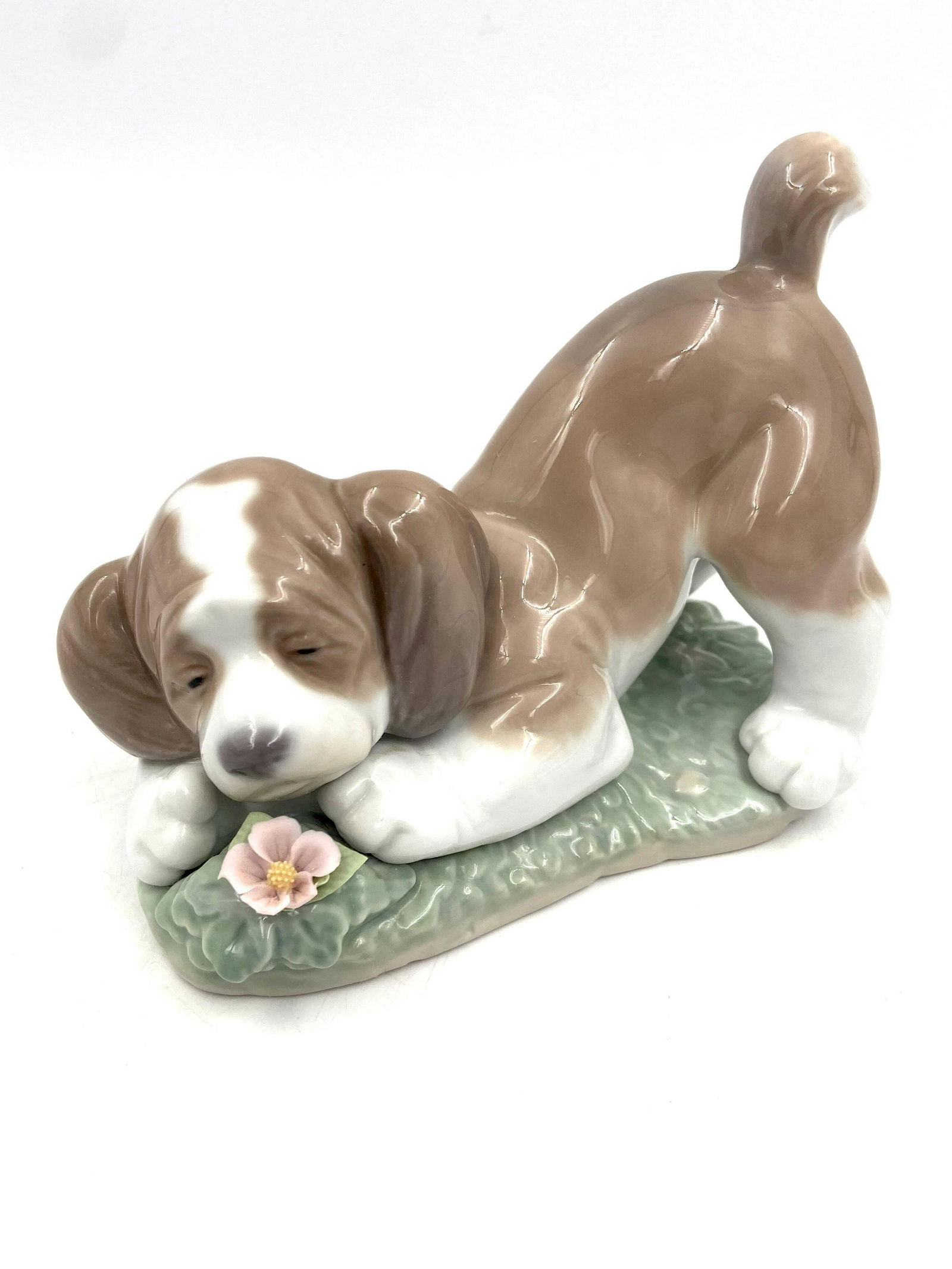 Lladro #6832 "A Sweet Smell Dog With Flower" Figurine (1 of 5)