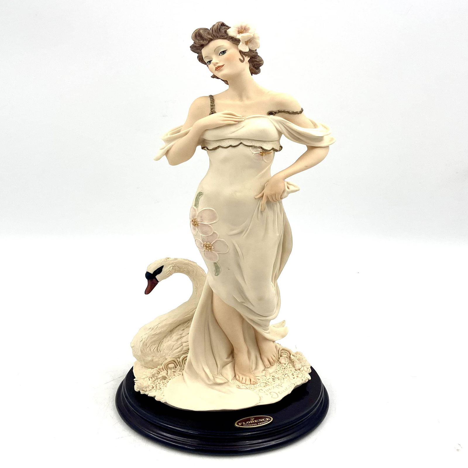 Giuseppe Armani Porcelain Figurine "Enchanted Lake" (1 of 8)