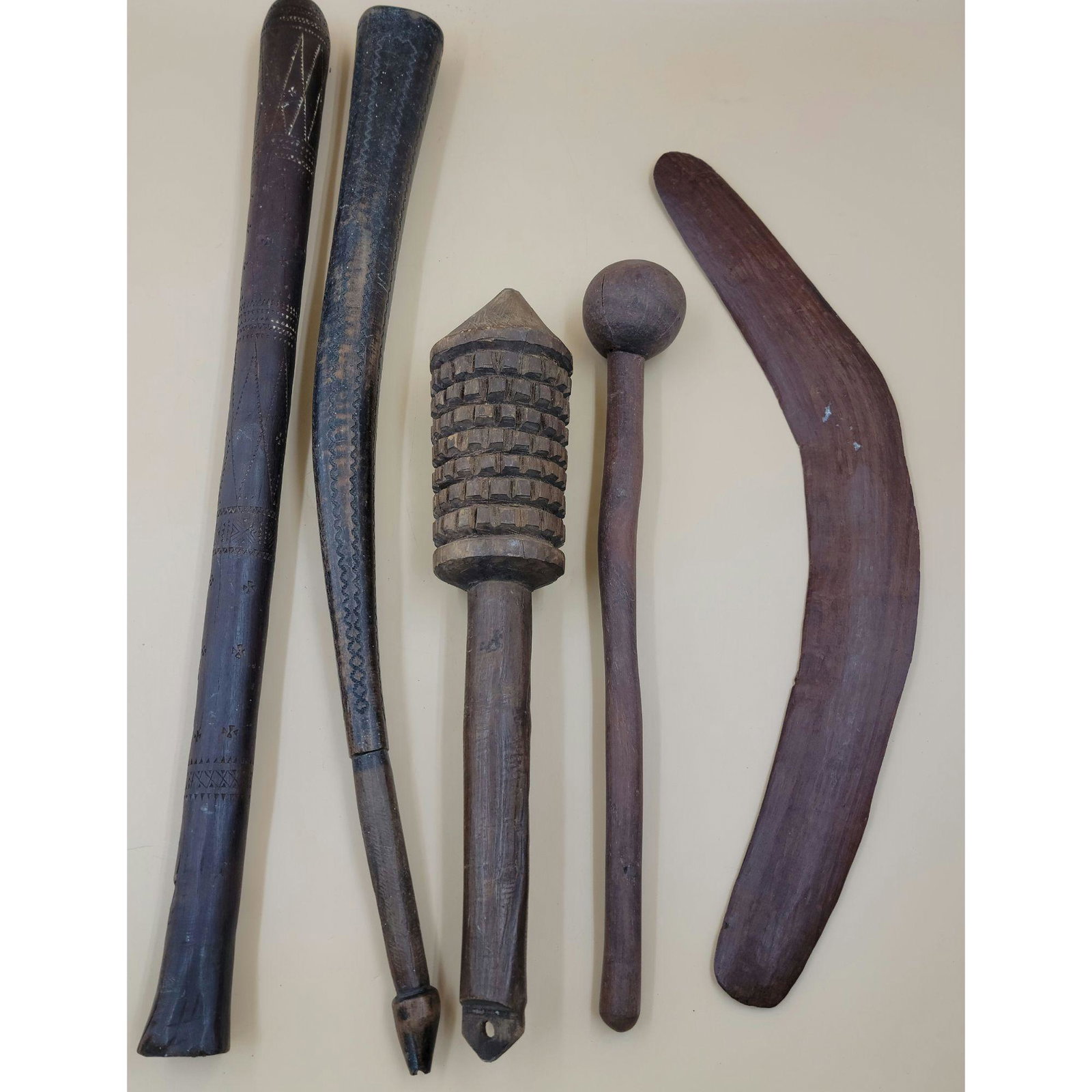 4 Clubs & A Boomerang - Likely Australia & New Zealand: Various sizes and functions. This, and many lots forthcoming, are from the estate of a true antiquity connoisseur in every sense of the word. This antiquarian truly enjoyed the treasures collected as 