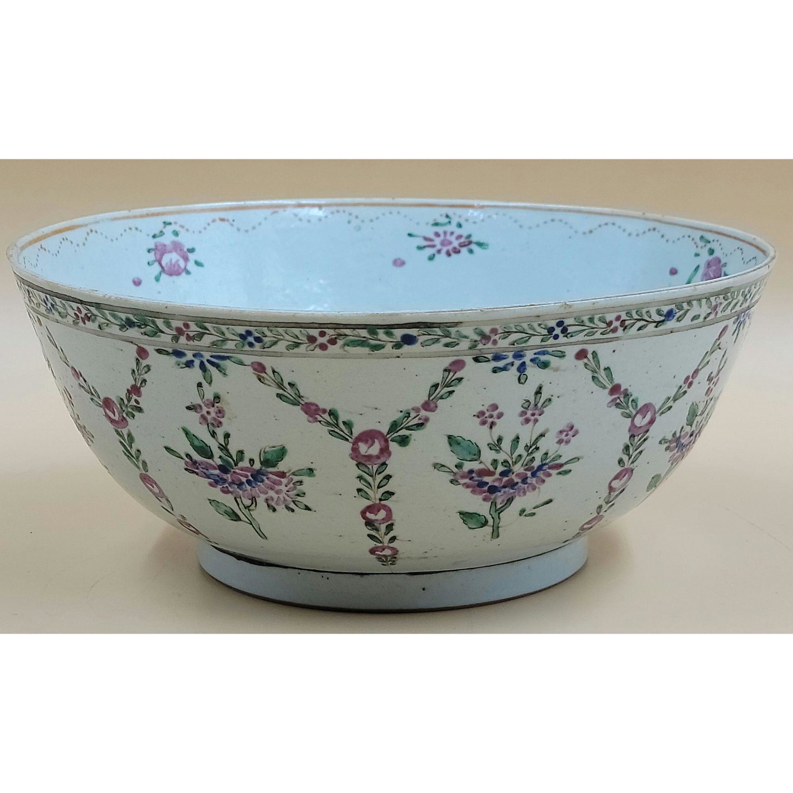18th - 19th Century Chinese Export Bowl (1 of 15)