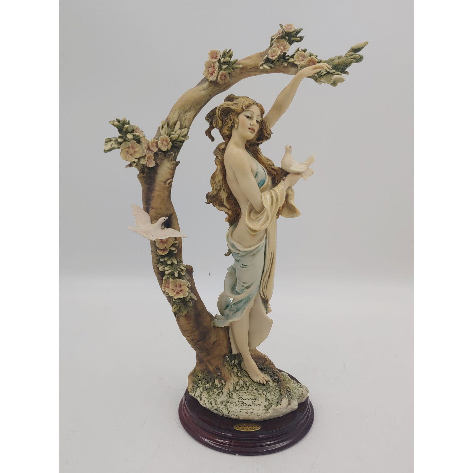 Giuseppe Armani Florence Figurine, Young Lady w/ Doves (1 of 7)