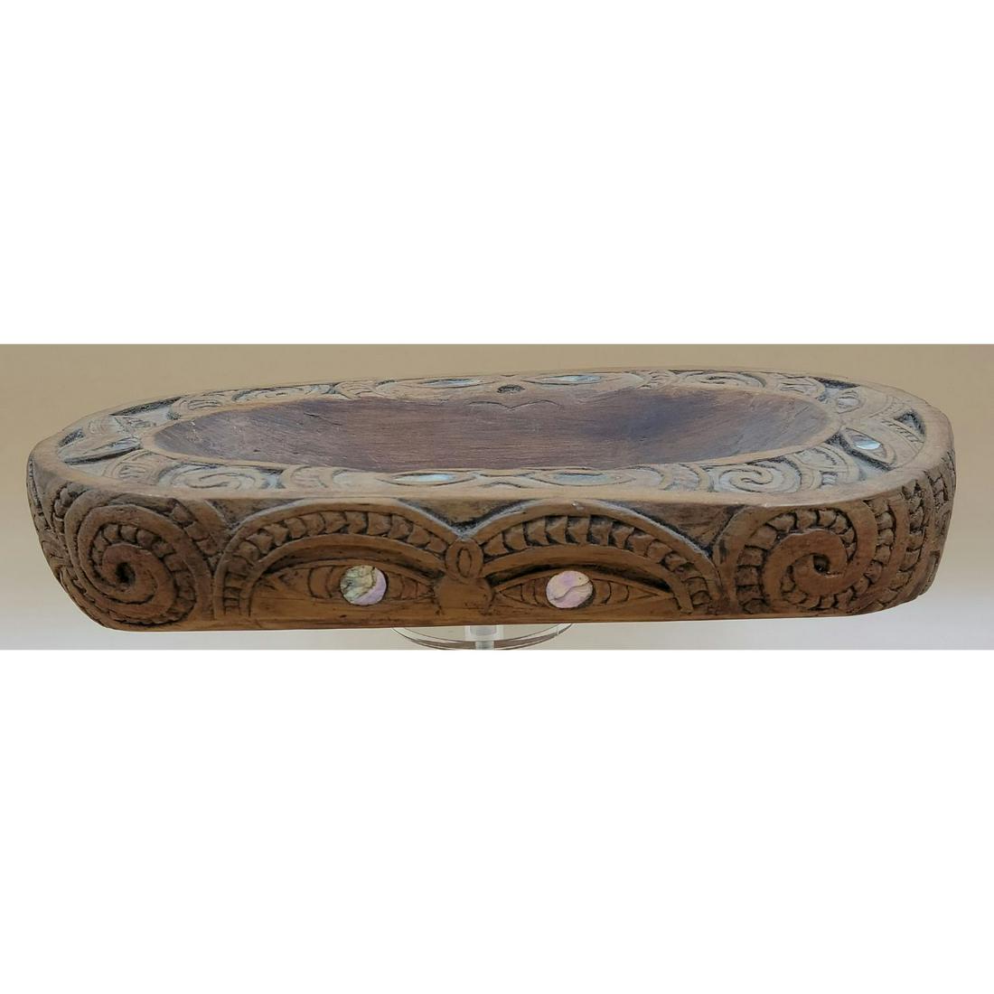 Old Carved Maori Bowl Or Mortar: Carved Vintage Maori Bowl Or Mortar. Measure 13.5" X 6.5" C 2 3/4". This lot, and many forthcoming are from the estate of a true antiquity connoisseur in every sense of the word. This antiquarian trul
