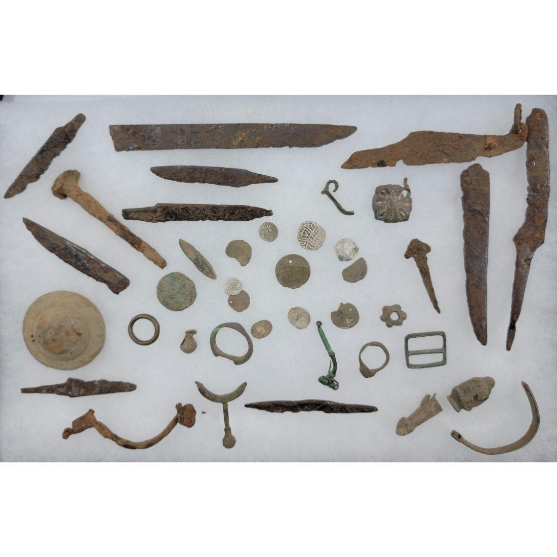 Assortment Of Iron Age Viking Fragments Knives Coins Etc. 9-12 C (1 of 11)