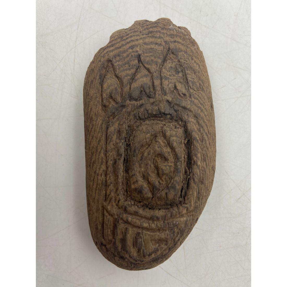 An Antique Inuit Carved Bearâ€™s Foot Talisman. (1 of 5)