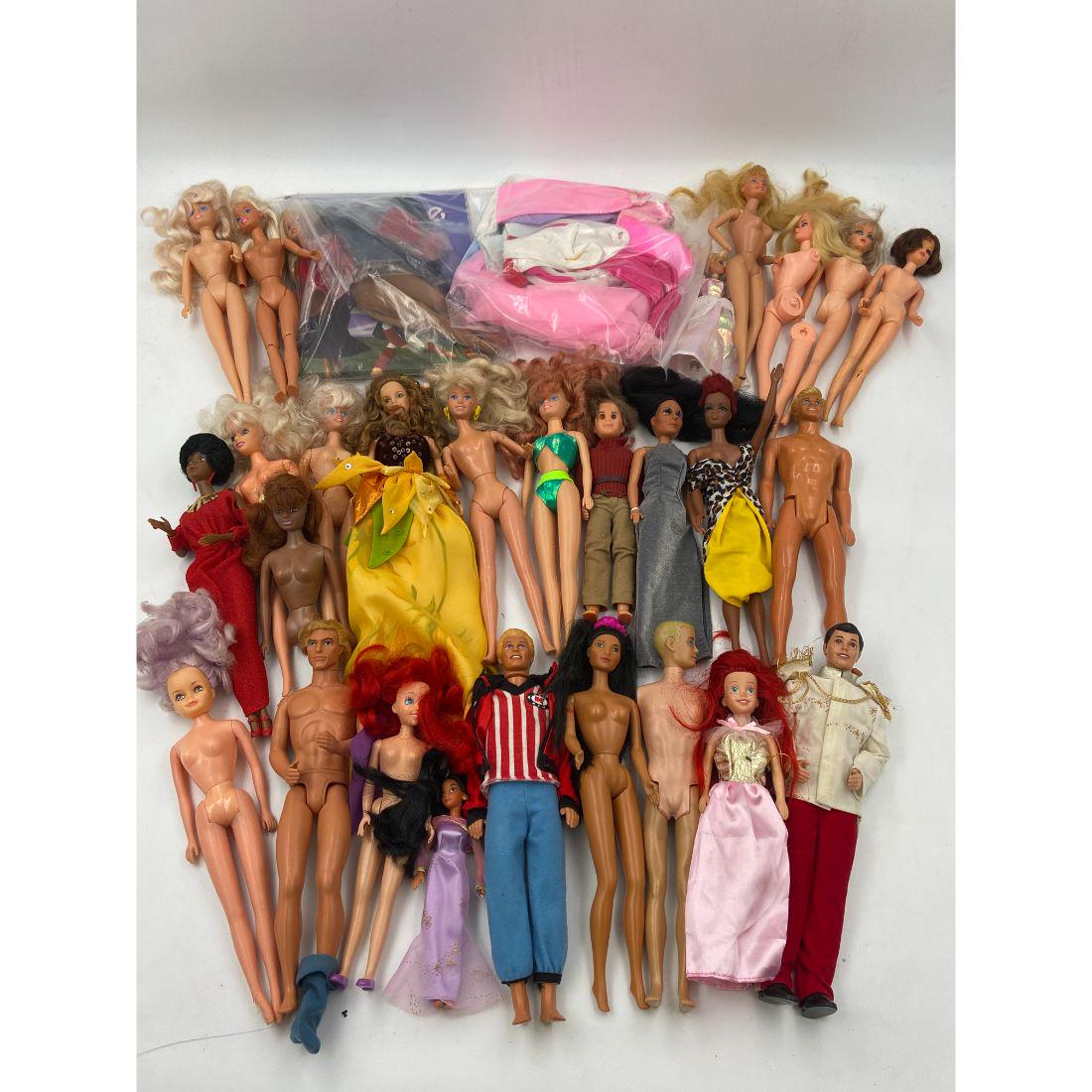 Vintage Barbie Lot: Vintage Barbie Lot. Various Dolls And Accessories, Comes From A Missouri Estate Collection. Please carefully read our terms of sale, shipping information, and request any condition reports or photos p