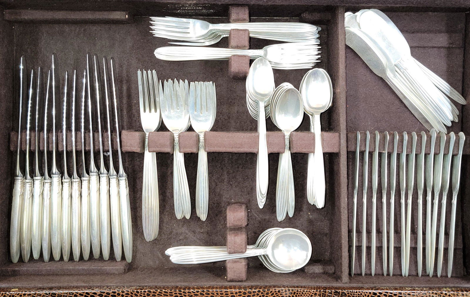 Reed & Barton Sterling Silver Flatware 155 Pcs, (4958 Grams) (1 of 13)