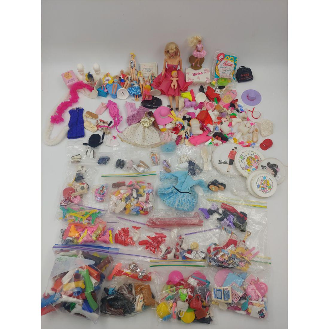 Lot of Vintage Barbie Clothes (1 of 12)