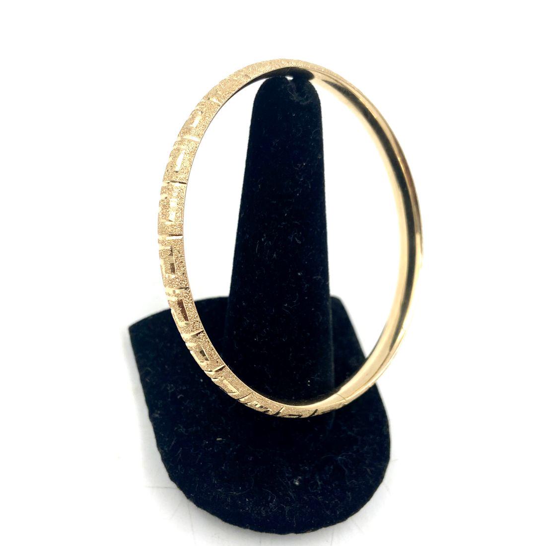 A Gorgeous 14k Gold Women's Bangel (1 of 7)