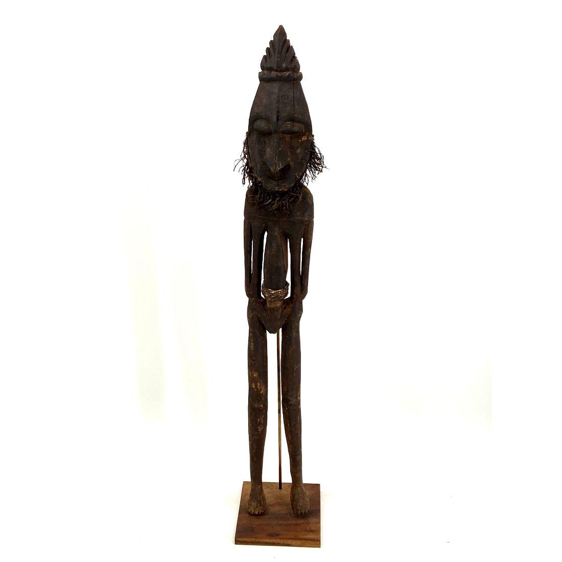 Lg Papua New Guinea Hand Carved Wood Sculpture: Lg Papua New Guinea Hand Carved Wood Sculpture, Measures 39" Tall. Comes From A Central Florida Estate. Please carefully read our terms of sale, shipping information, and request any condition reports