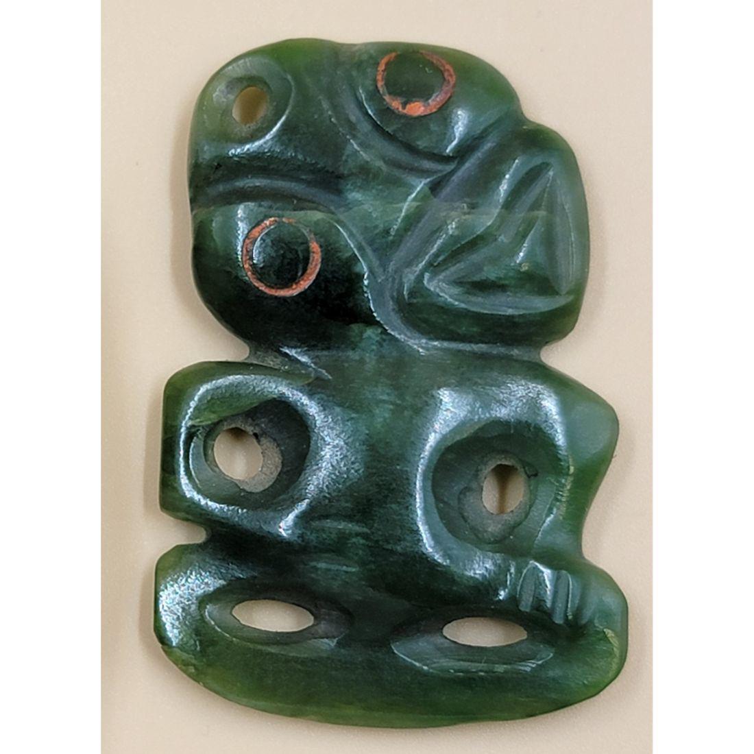 A Maori Jade Pendant 19th To Early 20th Century, Hei Tiki Anthropomorphic Jade Pendant Maori (1 of 15)