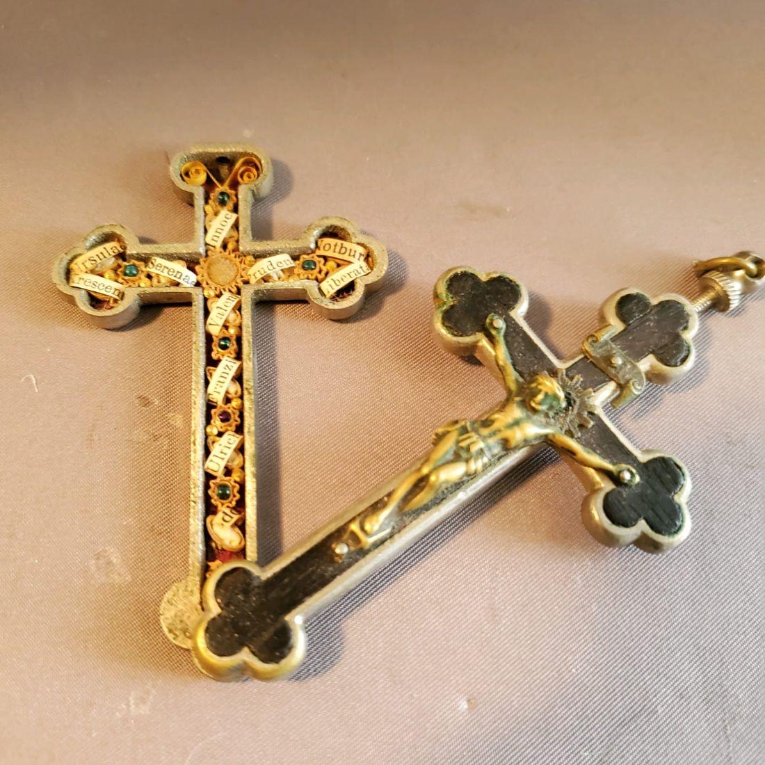 Rare Nun's Relic Cross With Approx. 11 Encased Relics (1 of 5)