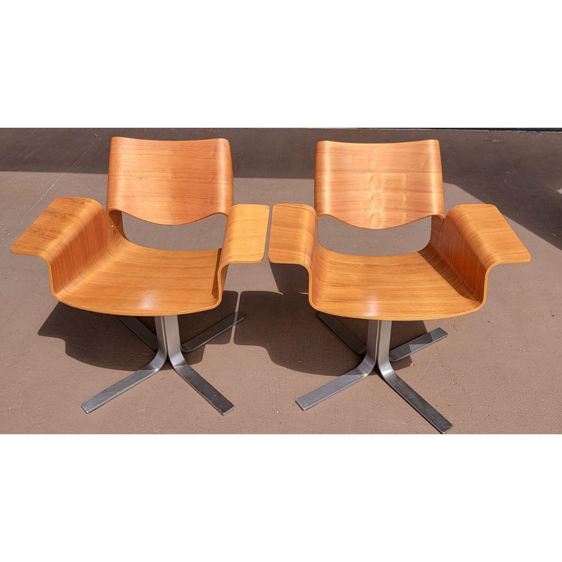 A Pair Of Mid Century Modern Chairs "Blue Dot Buttercup Chairs" (1 of 13)