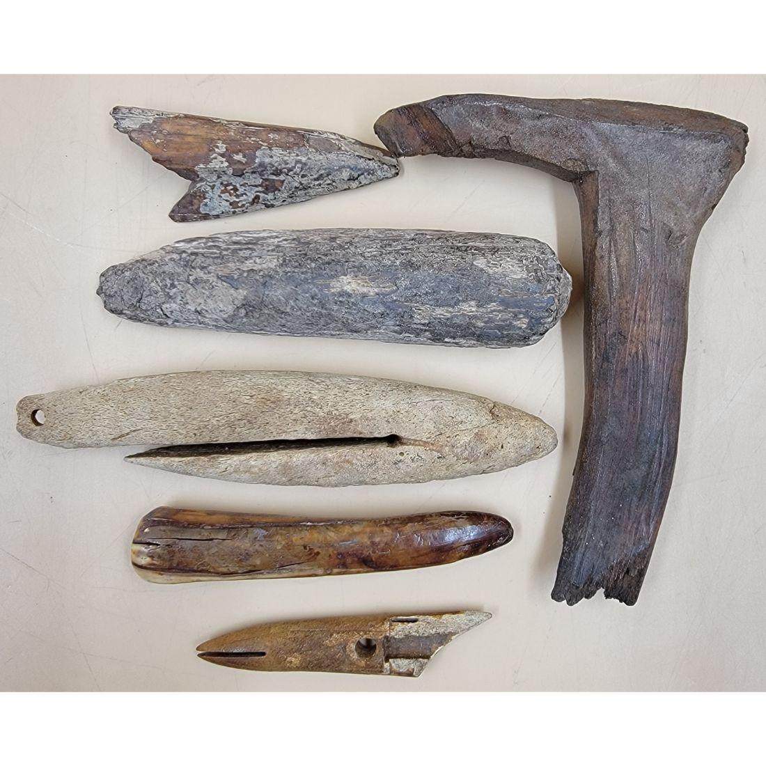 Lot Of 6 Antique Inuit / Alaskan Tools / Implements Early Harpoon Tips: Lot Of 6 Antique Inuit / Alaskan Tools / Implements Early, Various Sizes. The lures come in various sizes. This, and many lots forthcoming were found at the massive central Florida estate of a true an
