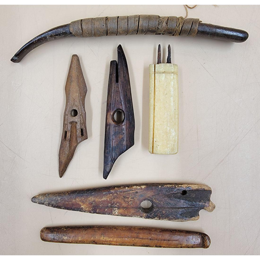 Lot Of 6 Antique Inuit / Alaskan Tools / Implements Early Harpoon Tips: Lot Of 6 Antique Inuit / Alaskan Tools / Implements Early, Various Sizes. The lures come in various sizes. This, and many lots forthcoming were found at the massive central Florida estate of a true an