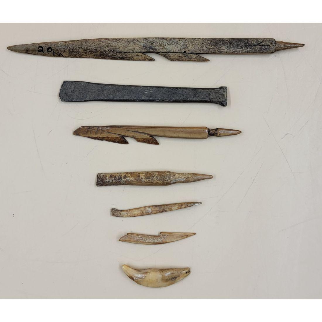 Lot Of 7 Antique Inuit / Alaskan Tools / Implements Early Harpoon Tips: Lot Of 7 Antique Inuit / Alaskan Tools / Implements Early, Various Sizes. The lures come in various sizes. This, and many lots forthcoming were found at the massive central Florida estate of a true an