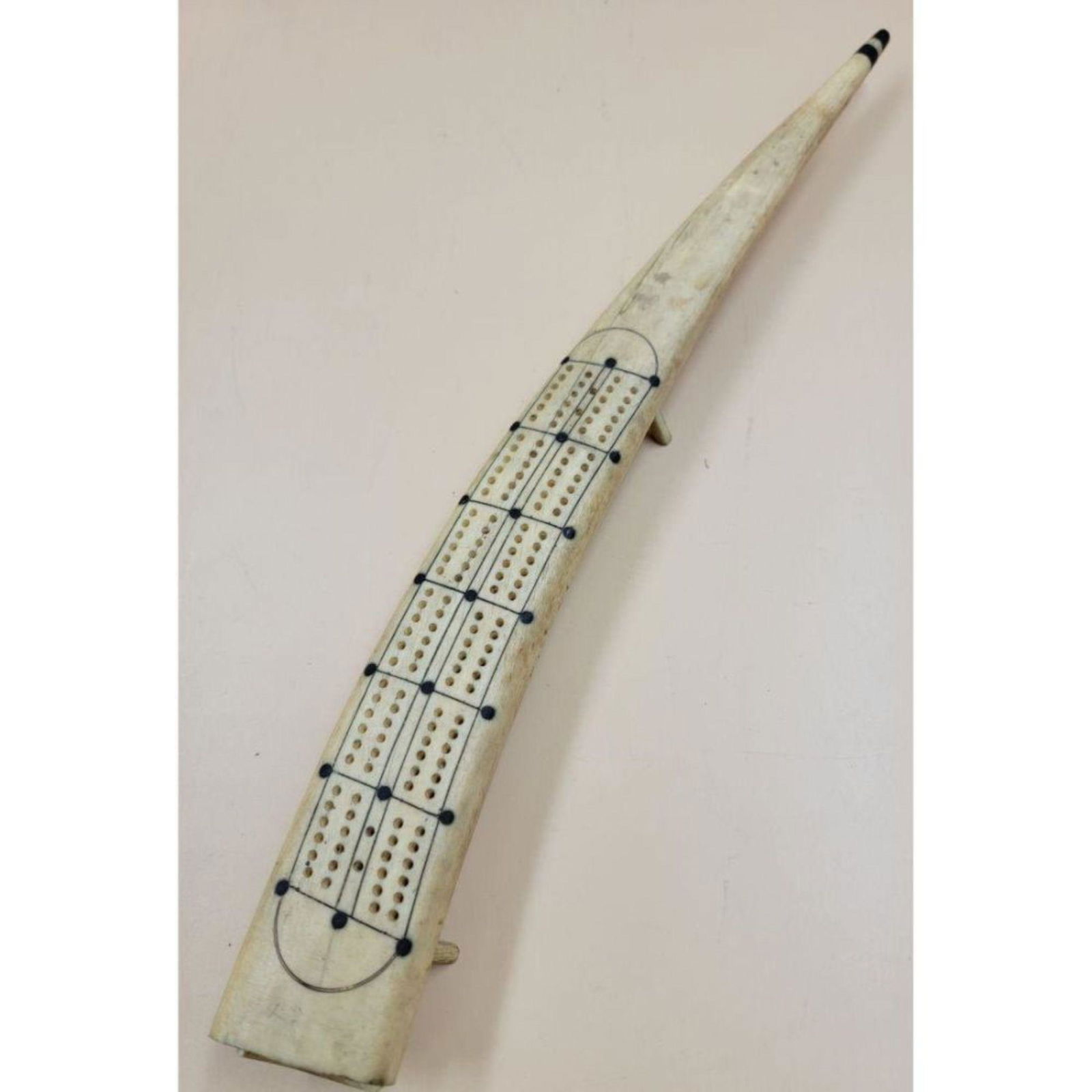 Vintage Carved Inuit Cribbage Board (1 of 16)