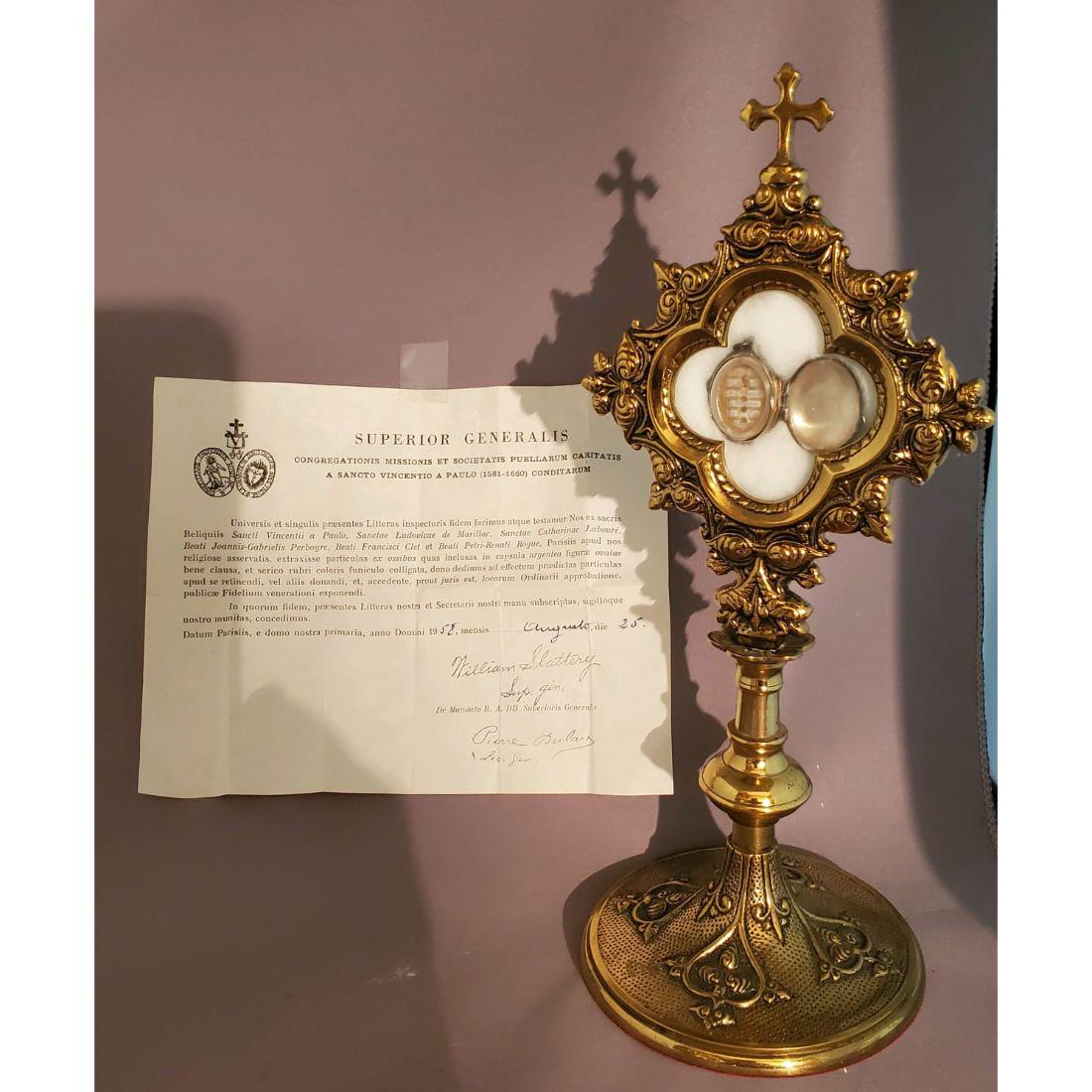 6- 1st Class Relics In A Silver Locket Housed In A Gothic Altar Reliquary: 6- 1st Class Relics In A Silver Locket Housed In A Gothic Altar Reliquary. Oval locket contains 6 Catholic religious saints & Bl. saints, (Ex. Ossibius (bone). Housed in a lovely reliquary standing 12