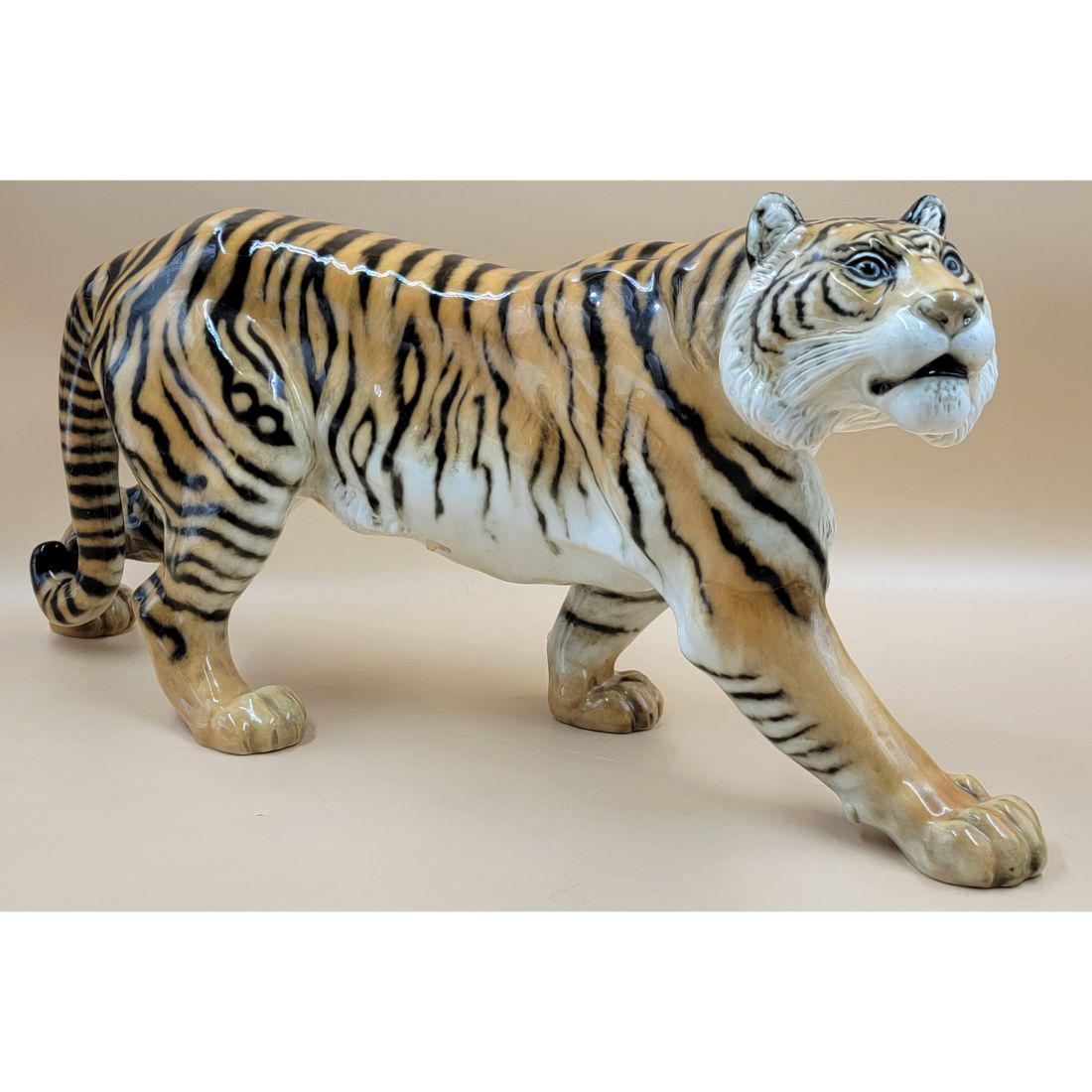 A FIne Hutschenreuther Porcelain Tiger Sculpture (1 of 11)
