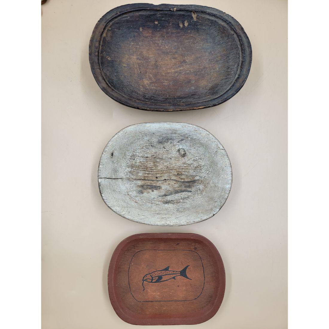 A Lot Of 3 Eskimo Alaskan / Inuit Wooden Bowls One With Painted Fish (Painted One 20th C, 2 Older): http://eskimo-art.org/site/ (PLEASE VISIT THIS LINK TO SEE SOME EXAMPLES) A Lot Of 3 Eskimo Alaskan / Inuit Wooden Bowls One With Painted Fish. Measures From 7 1/4" X 5.5" To 10 1/4" X 7 1/4" X 2". Th