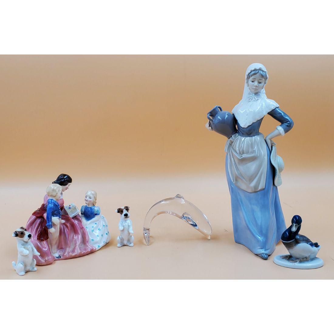 Lot of Porcelain Figures & Crystal Dolphin, Nao, Baccarat, Royal Doulton & Rosenthal: Lot of Porcelain Figures & Crystal Dolphin. The porcelain consist of the makers Lladro, Royal Doulton, Handgemalt. The crystal Dolphine is made by Baccarat. The Lladro stands at & Please carefully rea