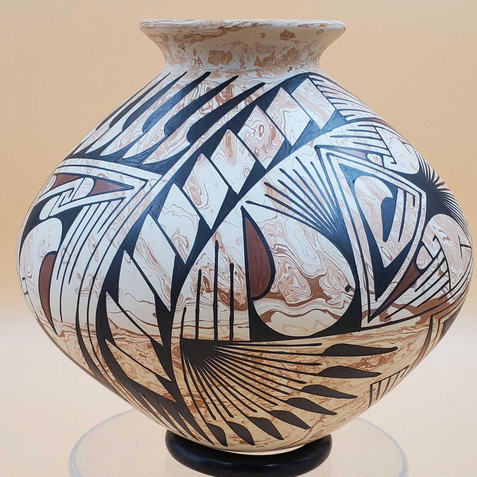 Signed Mata Ortiz Vase by Oscar G Quezada (1 of 6)