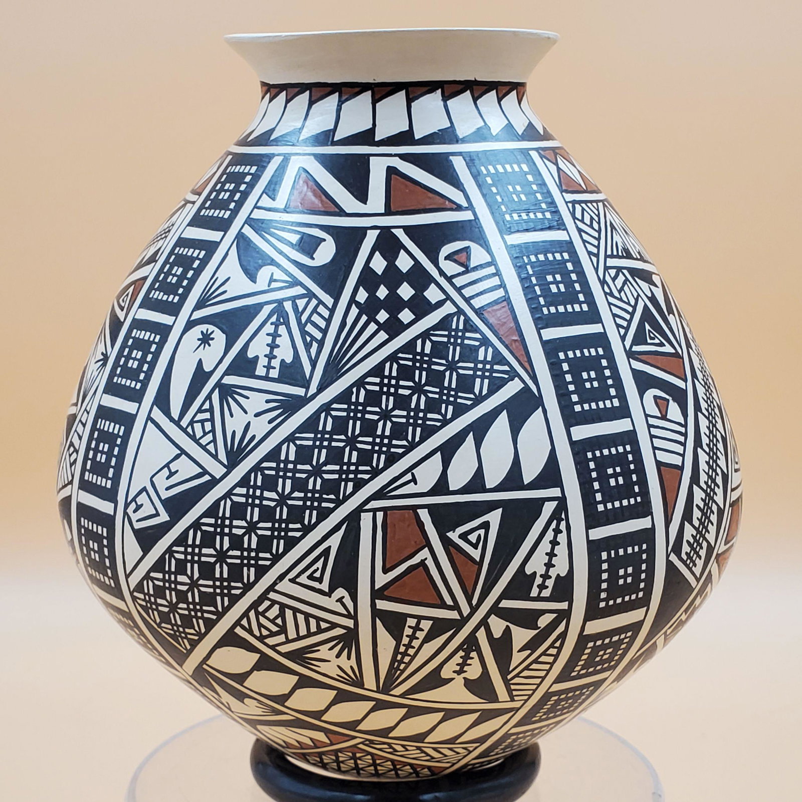 Signed Mata Ortiz Vase by Javier Martinez: Signed Mata Ortiz Vase by Javier Martinez. There are two chips on the lip. Measures 8 1/4" tall and is 6 3/4" wide. Please carefully read our terms of sale, shipping information, and request any condi