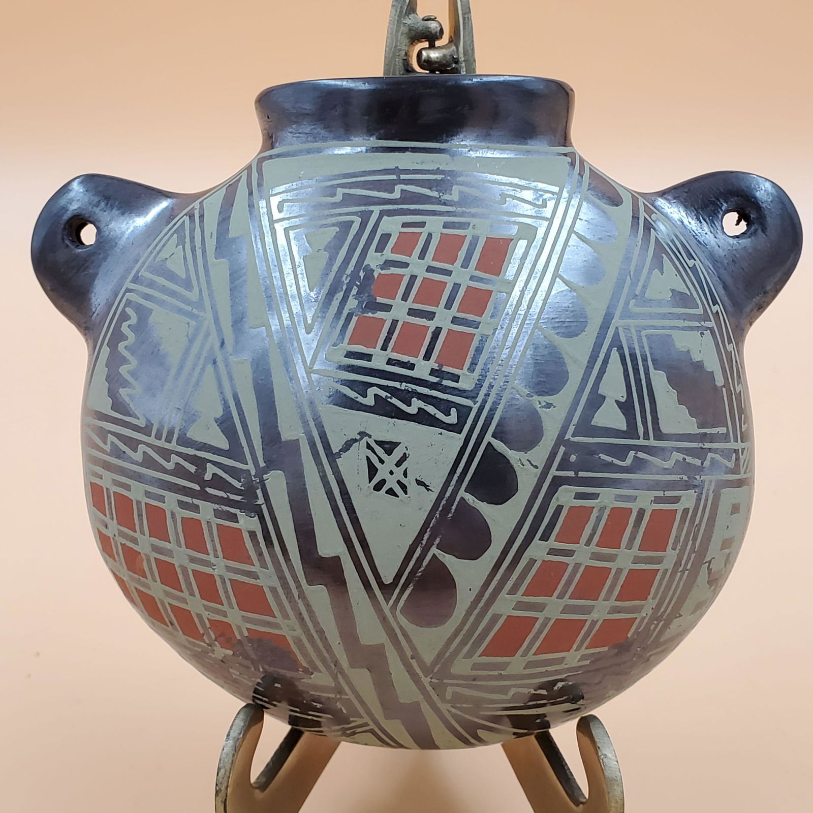 Signed Mata Ortiz Vase by Isidro Ortiz (1 of 7)