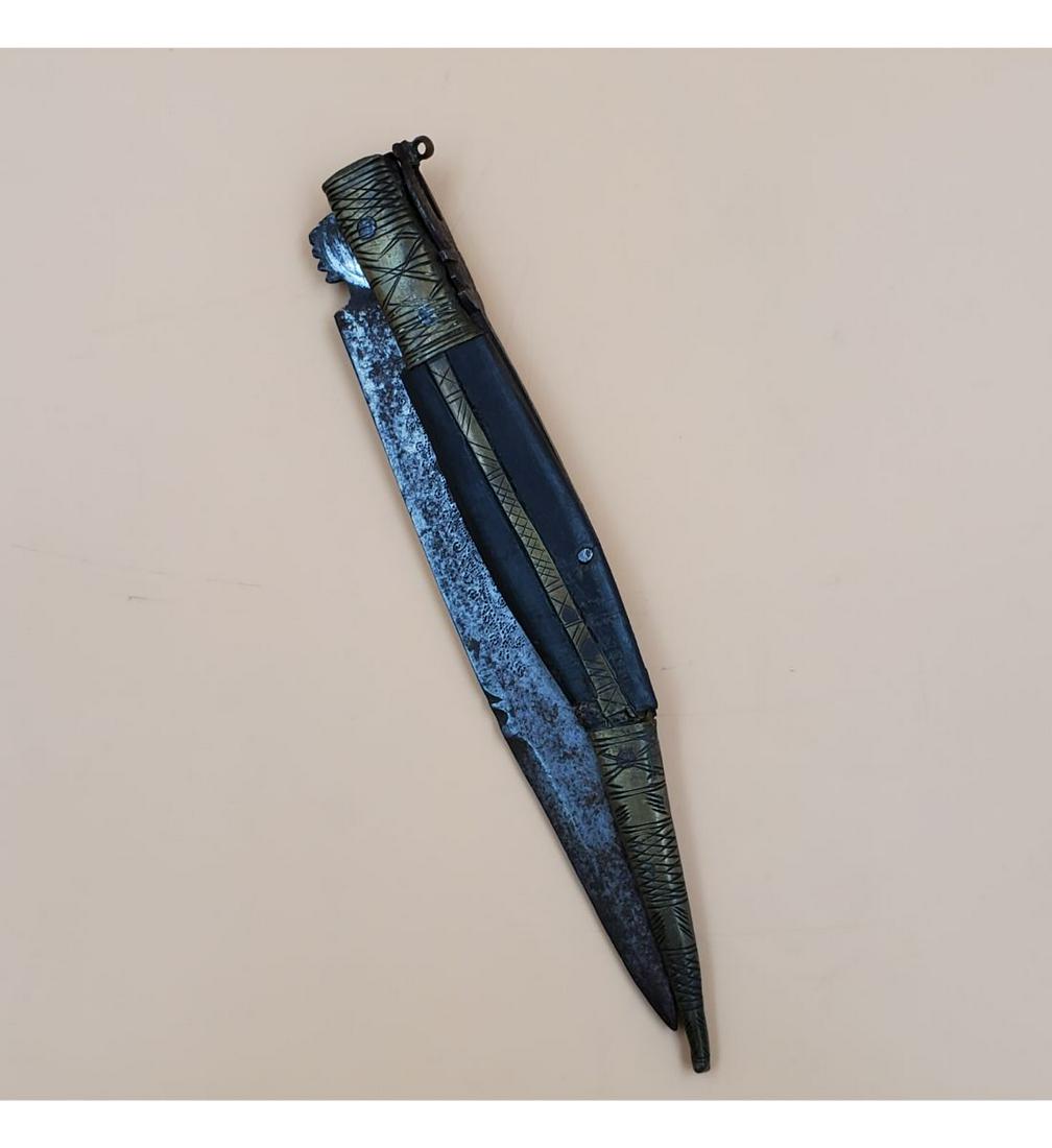 Large 19th C Spanish Folding Navaja Knife: Large 19th C Spanish Folding Navaja Knife. When closed it has a measurement of 9 1/4", and the blade measures 7 1/2". Please carefully read our terms of sale, shipping information, and request any con