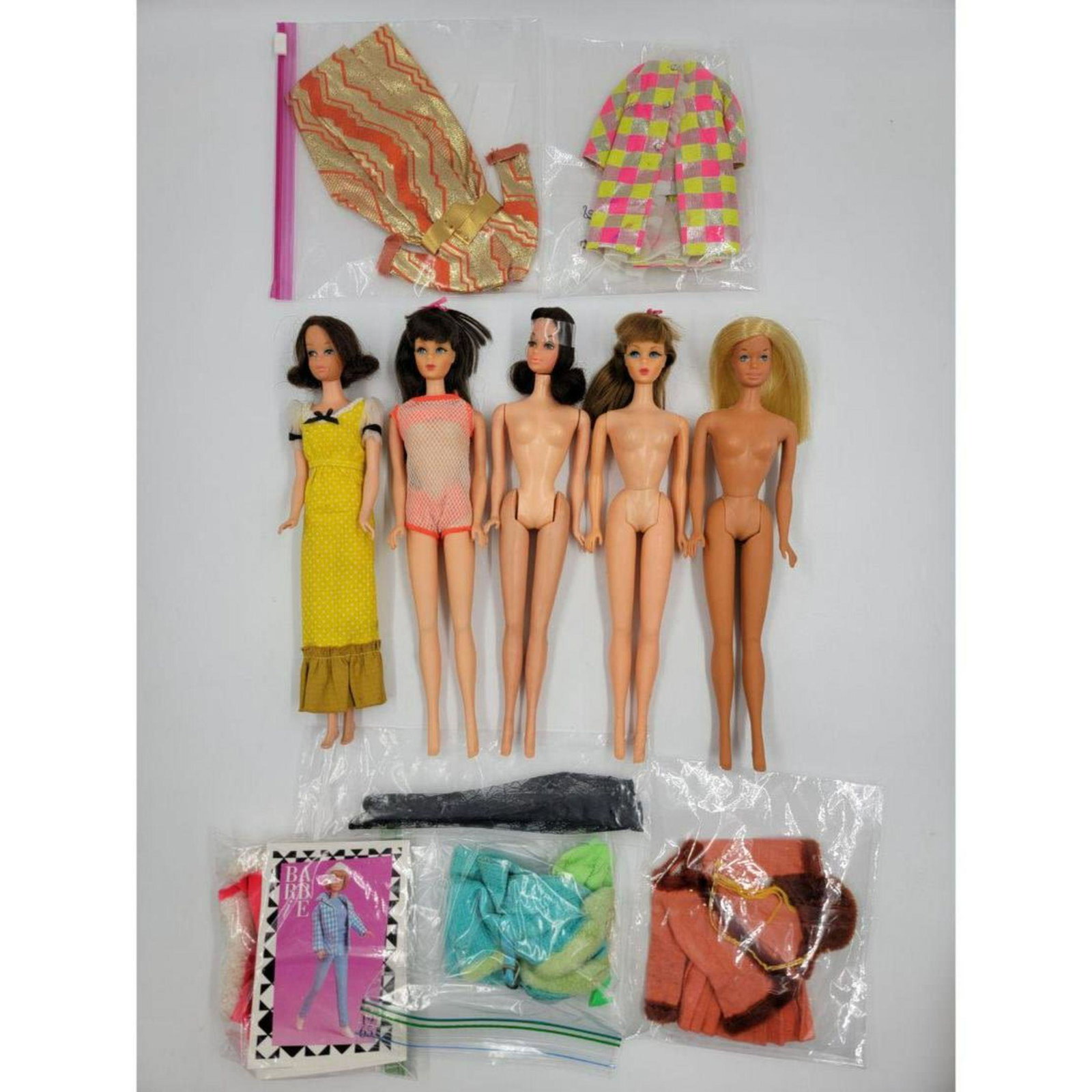 VINTAGE BARBIE LOT (1 of 16)