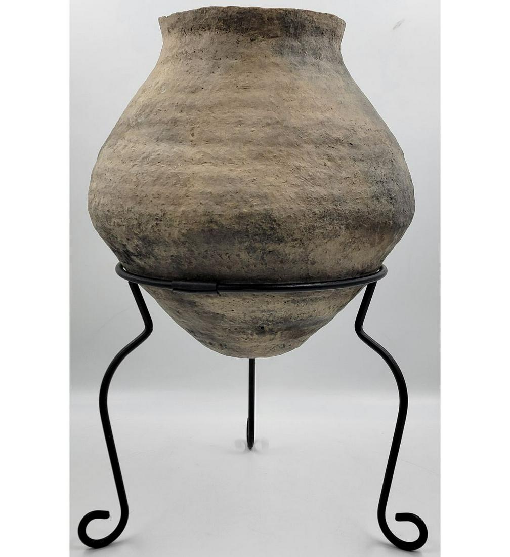A Very Large And Old Native American Pottery Pot Unknown Tribe (1 of 15)