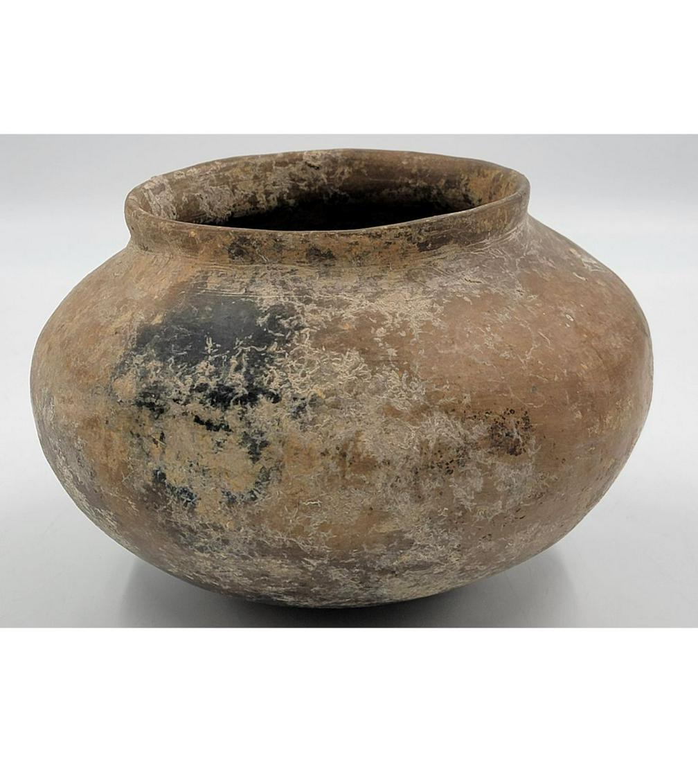 A Very Old Native American Pottery Pot Unknown Tribe (1 of 15)