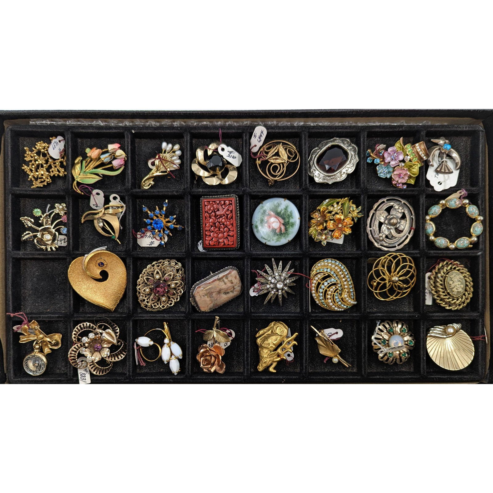 Vintage Lot Of Assorted Costume Brooches (1 of 11)