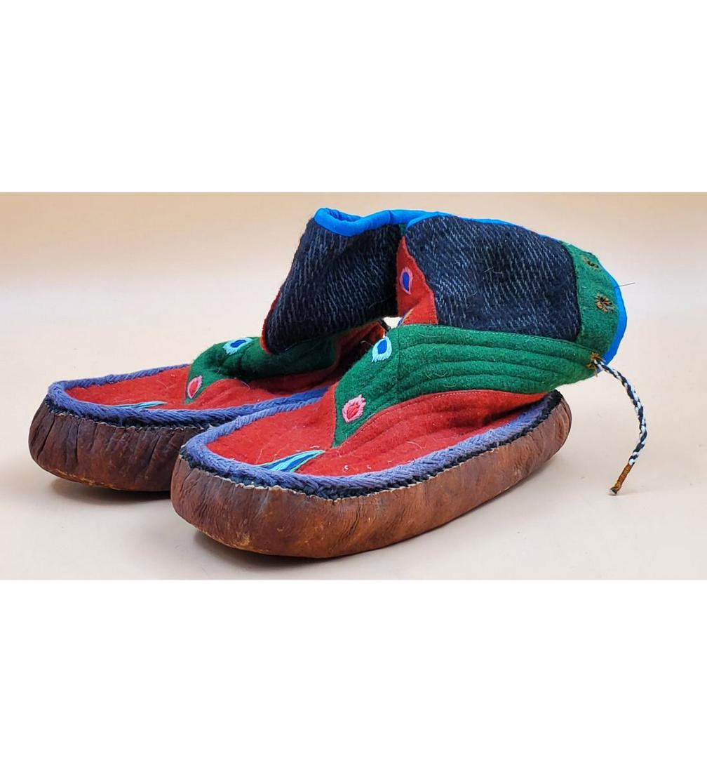 Pair of 20th C. Tibetan Wool Boots: Pair of 20th C. Tibetan Wool Boots. Measures 11 1/4" x 4 1/2" x 8 1/2". Please carefully read our terms of sale, shipping information, and request any condition reports or photos prior to placing a bi