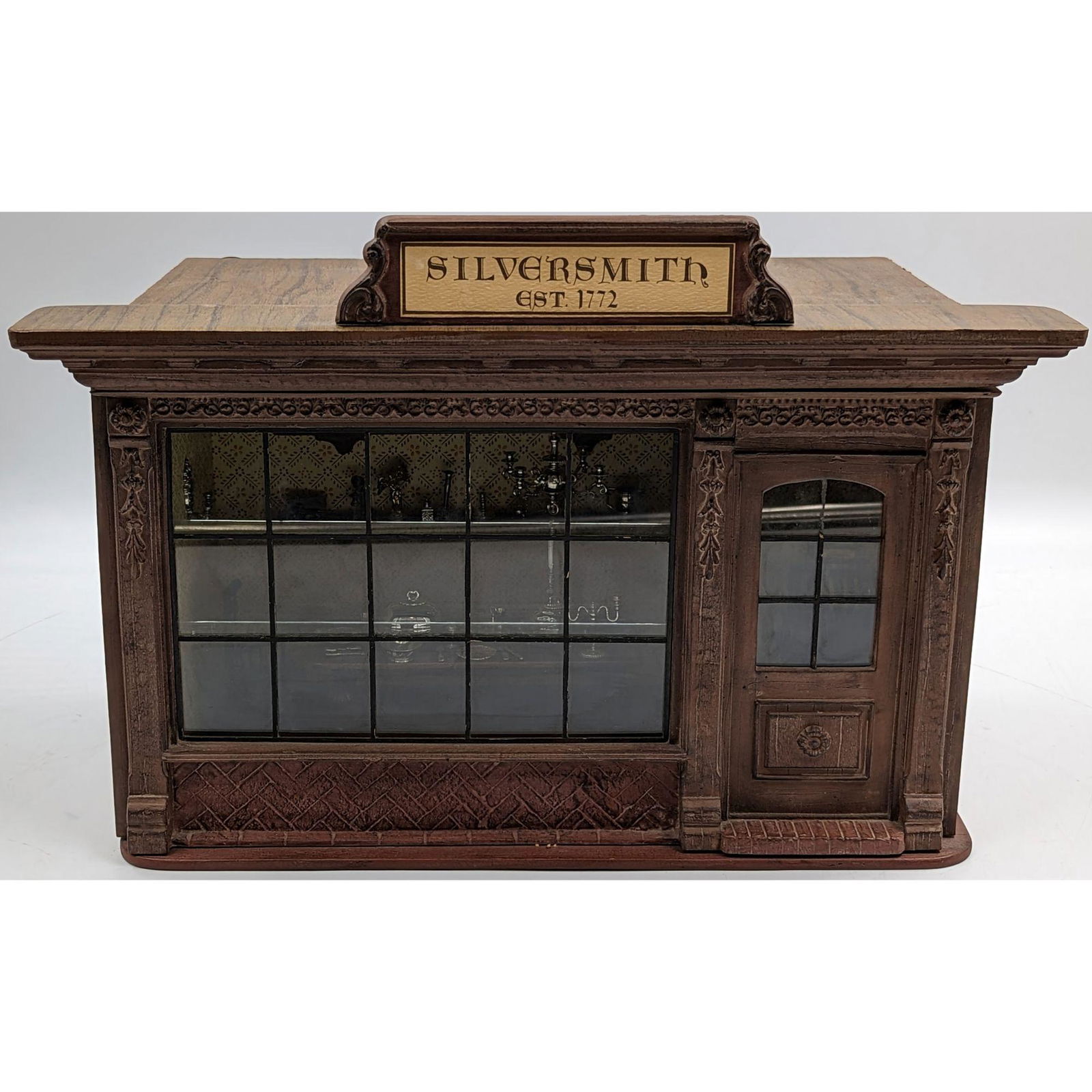 An Antique Eugene Kupjack Room Box Dollhouse With Working Lights And Miniature Sterling Collection (1 of 17)