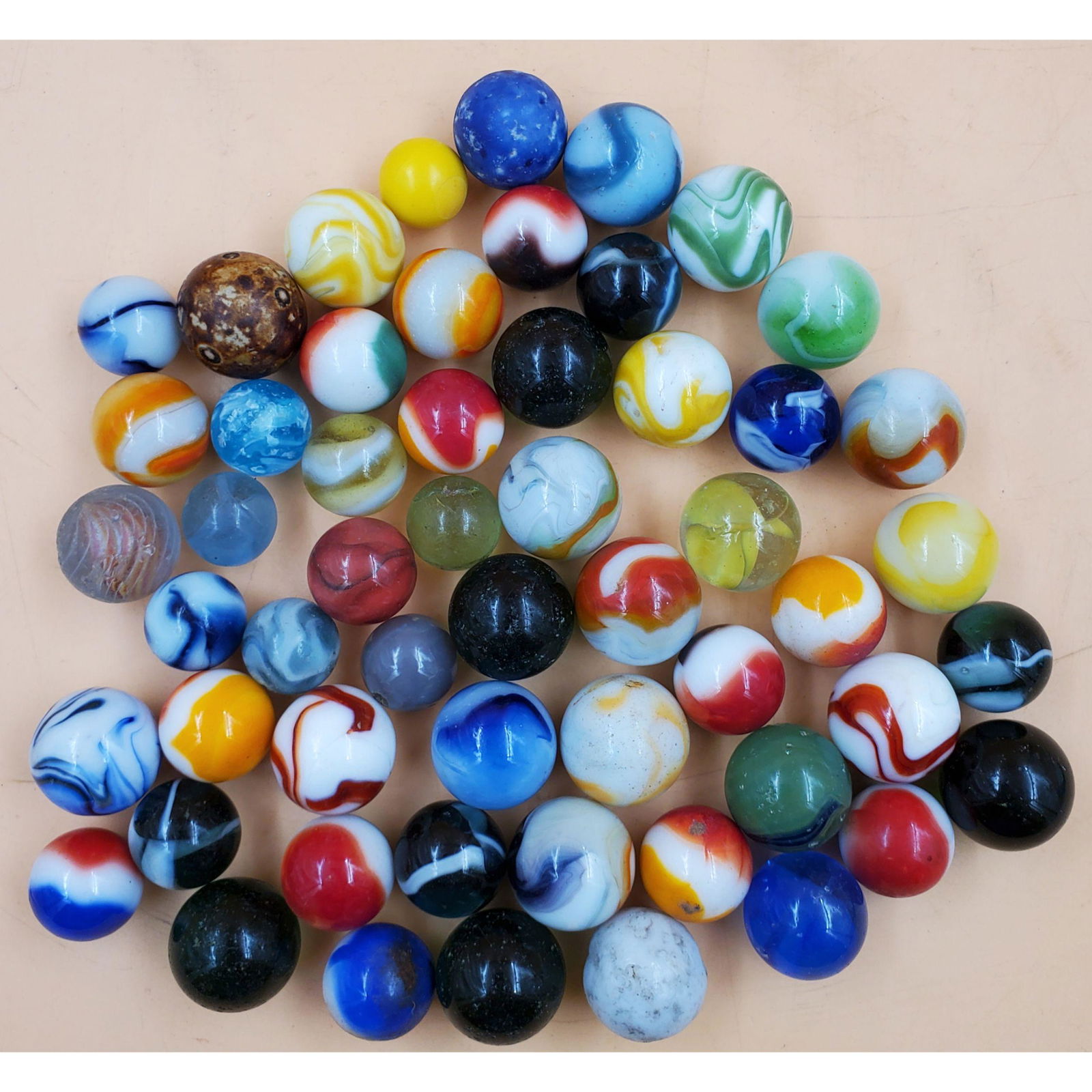 Lot of Vintage Marbles: Lot of Vintage Marbles. Please carefully read our terms of sale, shipping information, and request any condition reports or photos prior to placing a bid. Any condition statement is given as a courtes