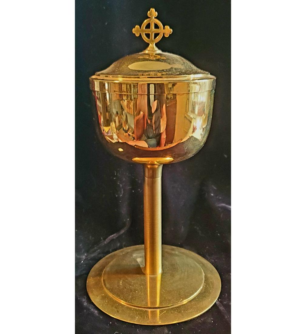 Art Deco styled tall ciborium with a sterling cup circa 1950: Art Deco styled tall ciborium with a sterling cup circa 1950. A nicely styled deco ciborium standing almost 10" tall. The ciboriums cup is 4" wide, 3" tall and can probably hold about 250 hosts. The l