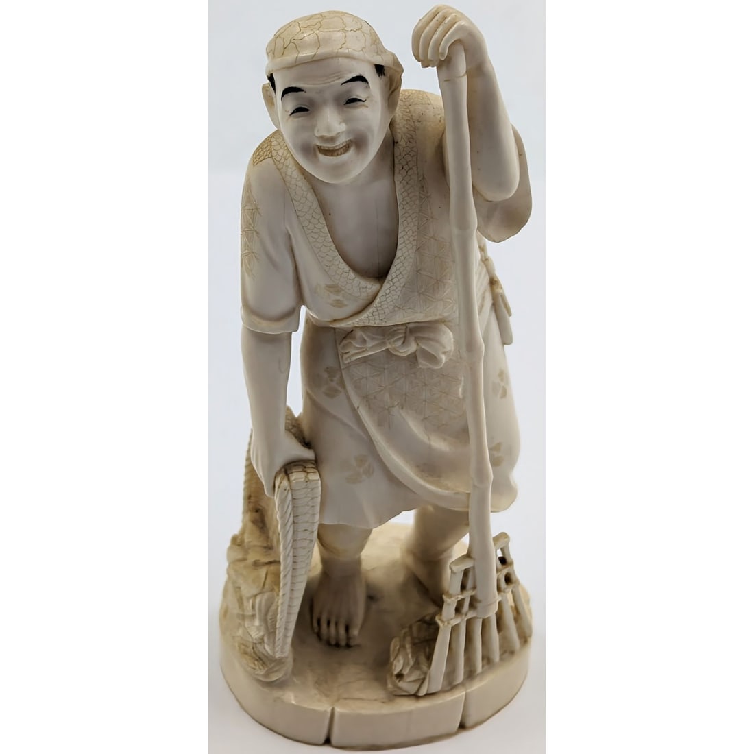 An Antique Finely Carved Signed Japanese Figure Of A Farmer With A Rake And Seal Mark, 19th C. (1 of 15)