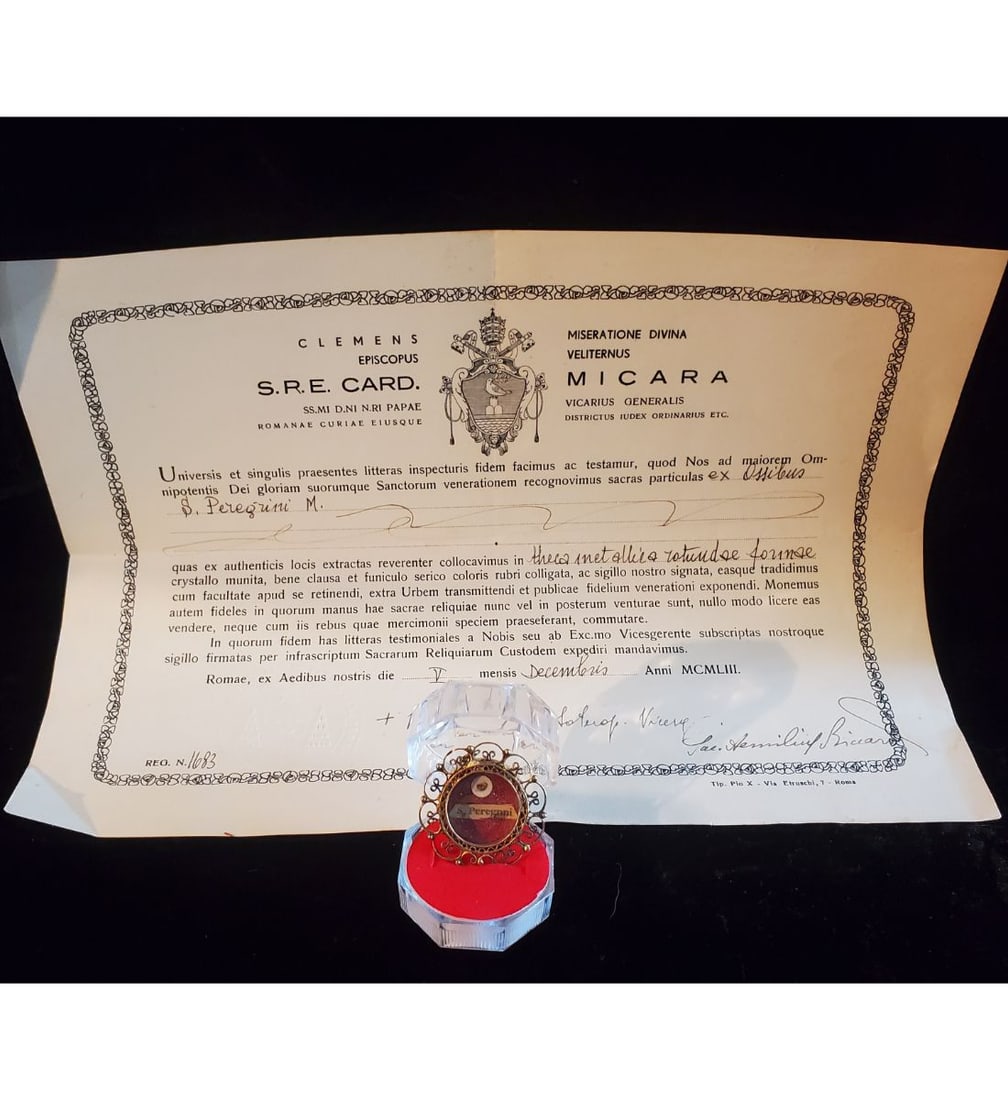 1st class relic with authentication document of Saint Peregrine, Martyr, dated 1953: 1st class relic with authentication document of Saint Peregrine, Martyr, dated 1953. The relic is ex ossibus (bone), and contained in a fancy silver theca. The theca is housed in an acrylic Gothic typ